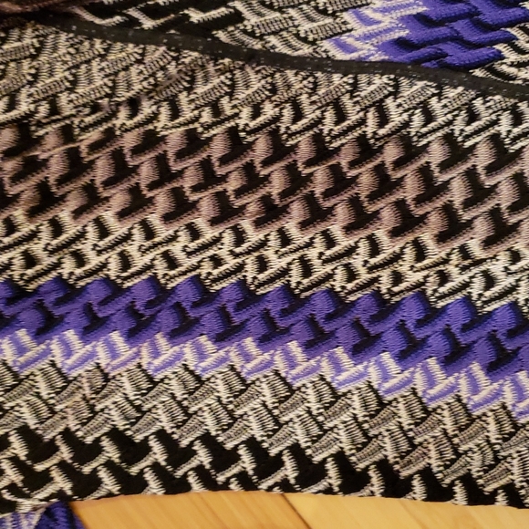 Multi color light weight sweater - Picture 11 of 12